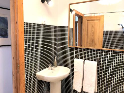SM3 Cosy and Central with Rooftop Terrace and AC! In Príncipe Real, near Bairro Alto