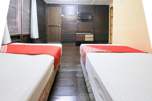 Ein Bett oder Betten in einem Zimmer der Unterkunft Hotel O Ombak Inn Chalet