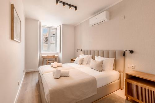 Adamastor II Spacious Luxury Apartment in Bica Downtown Lisbon