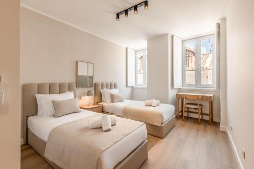 Adamastor II Spacious Luxury Apartment in Bica Downtown Lisbon