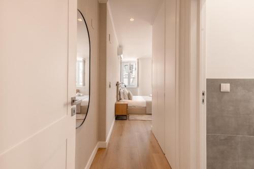 Adamastor II Spacious Luxury Apartment in Bica Downtown Lisbon