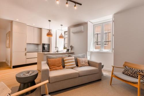 Adamastor II Spacious Luxury Apartment in Bica Downtown Lisbon