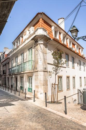 Adamastor II Spacious Luxury Apartment in Bica Downtown Lisbon