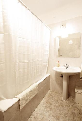 BL Lovely & Cosy 3BR Flat on Iconic Bica Street with River View