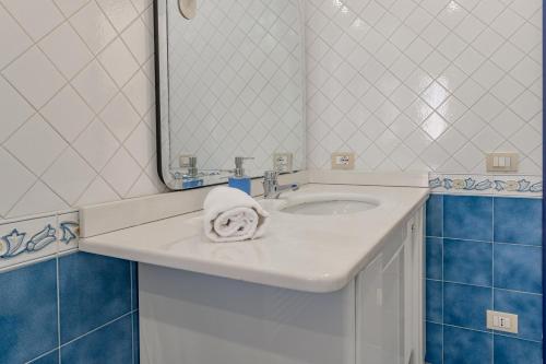 a bathroom with a sink and a towel at H11 MAISON BLEU Centro - Ariston in Sanremo
