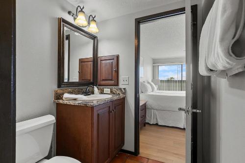 Et badeværelse på Seaside Beach House 203