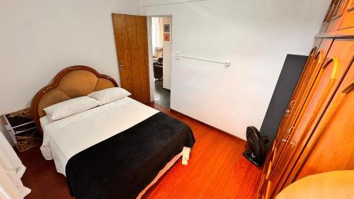 Katil atau katil-katil dalam bilik di Apartamento com garagem ao lado do Mineirão