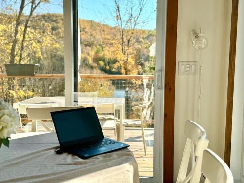 Gambar di galeri bagi La Libellule- The Zen Lake House in Tremblant di Brébeuf