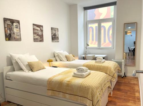 SJ2E Historic Baixa Stay for 6 - Steps from Augusta Arch in Lisbon Downtown!