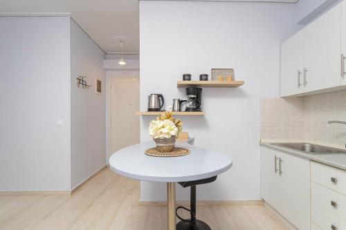 Η κουζίνα ή μικρή κουζίνα στο Tranquil Vibes Comfortable Apartment