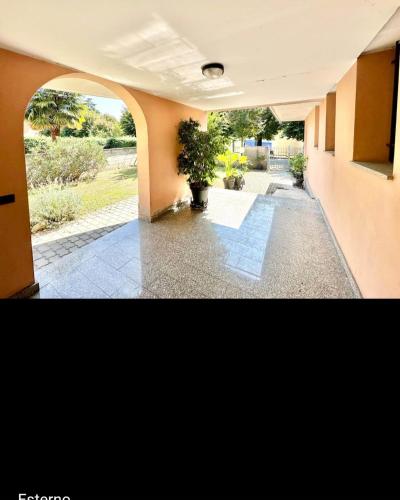 an empty hallway with a potted plant in a building at Cerano city house in Cerano