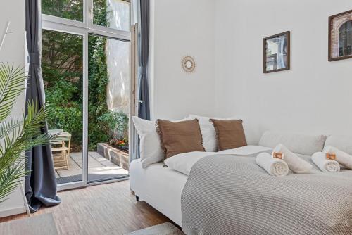 Central & Peaceful Apartment with Terrace