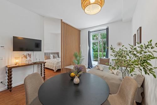 Central & Peaceful Apartment with Terrace