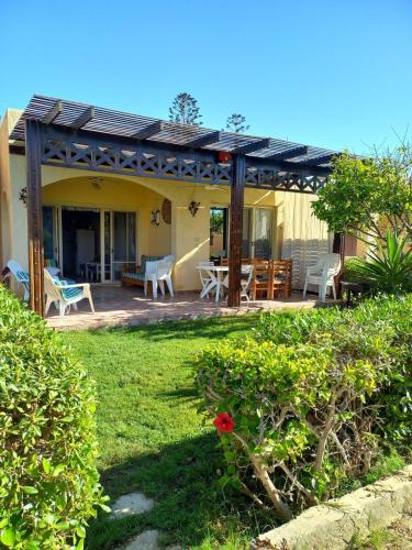 Chalet with garden -sea view cleopatra village - kilo 86 - north coast