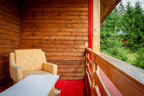 Μπαλκόνι ή βεράντα στο Cosy wooden house in the heart of Apuseni.