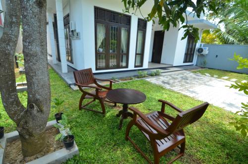 Zahrada ubytování BeeYu River Lodge Weligama