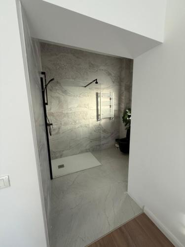 a bathroom with a mirror on the wall at Luxury Villa Residence Corbeanca in Corbeanca