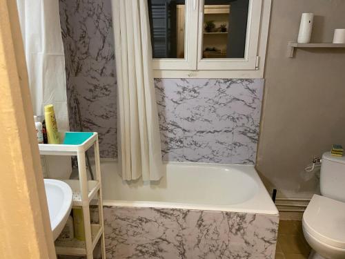 Beautiful chic studio with ultra-fast wifi