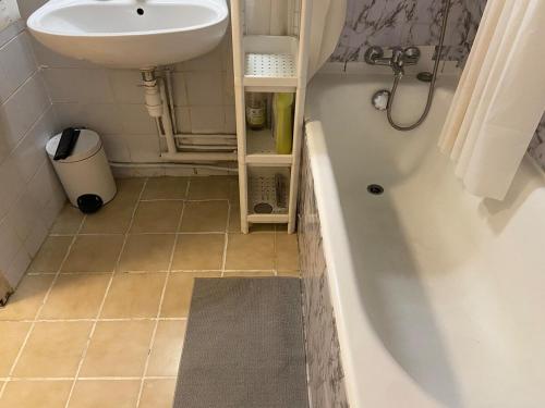 Beautiful chic studio with ultra-fast wifi