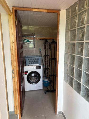 a washer and dryer in a small room at Lumière Mandarine Martinique, Marin in Le Marin