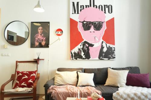 Pop Art 2BR Bold & Bright Escape Inside Gozsdu