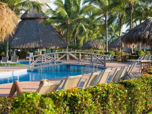 Bazén v ubytování Playa Royale 3 Bedrooms 3 bathrooms FREE Wifi Condo 3506 nebo v jeho okolí