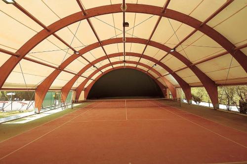 Attività di tennis o squash presso l'hotel o nelle vicinanze