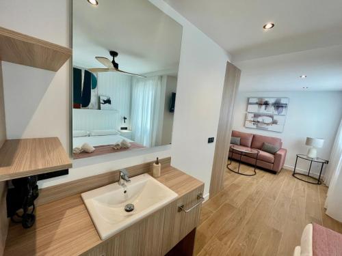 Phòng tắm tại Ribera Luxury Suites