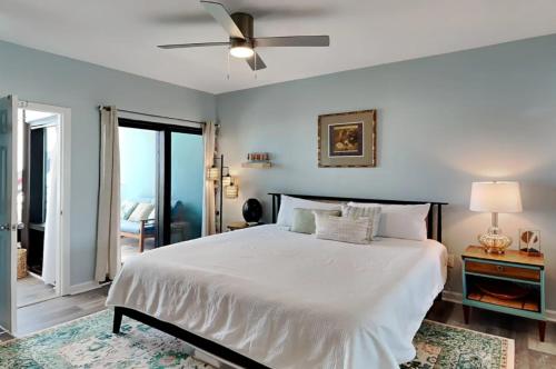 Giường trong phòng chung tại Oceans Rise