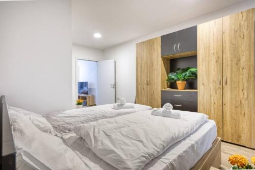 Modern Apartments W Balcony - Valletta Viewsにあるベッド