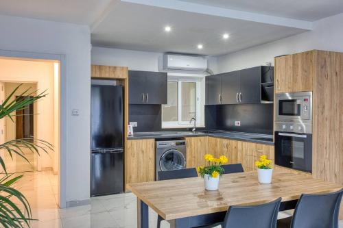 Modern Apartments W Balcony - Valletta Viewsにあるキッチンまたは簡易キッチン