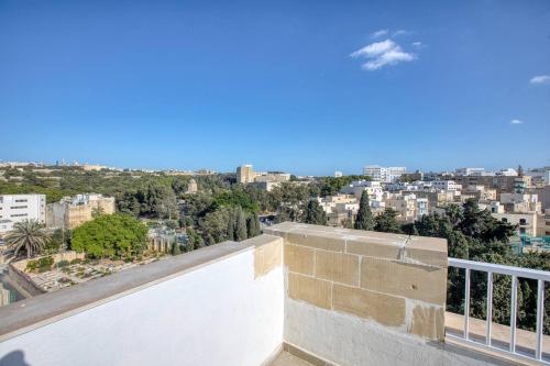 Modern Apartments W Balcony - Valletta Viewsにあるバルコニーまたはテラス
