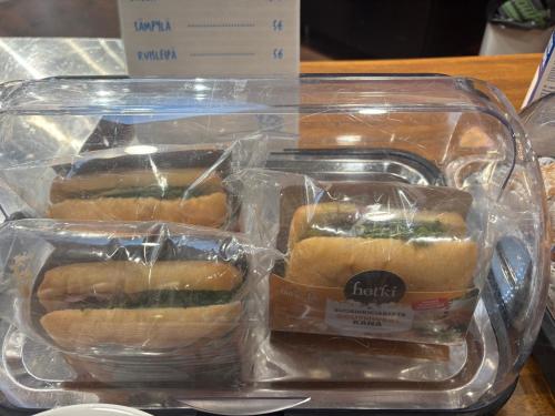 three packaged hot dogs in a plastic container at Kraatterin Helmi Suite in Lappajärvi