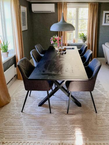 Gallery image of Lantliv Nära Stad Och Sjö Med Plats För Många in Torestorp