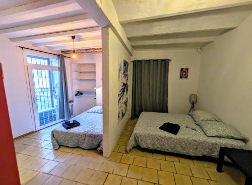 Colorful & AC 6-person apartment in Avignon center