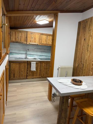 Gambar di galeri bagi Appartamento DOLOMITES con BOX privato di Canazei