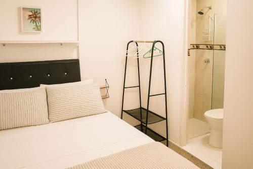 Bilik mandi di Two modern furnished apartments