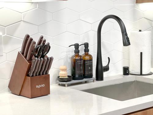 a kitchen counter with a knife block and a sink at Modern Cosmopolitan APT Mid Hollywood with Free Parking 10mins to Universal Studios in Los Angeles