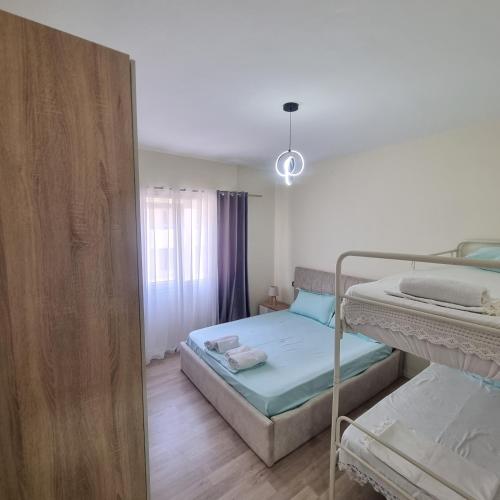 Llit o llits en una habitació de Andra apartament