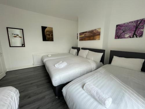 The LFC Red House - Spacious House With 5 Bedrooms, 2 Bathrooms, Street Parking And 1 Minute From The Stadium photo 3