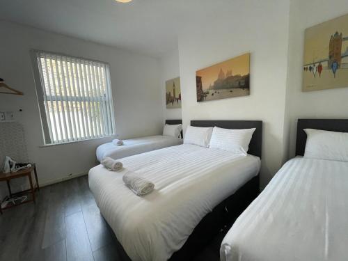The LFC Red House - Spacious House With 5 Bedrooms, 2 Bathrooms, Street Parking And 1 Minute From The Stadium photo 11