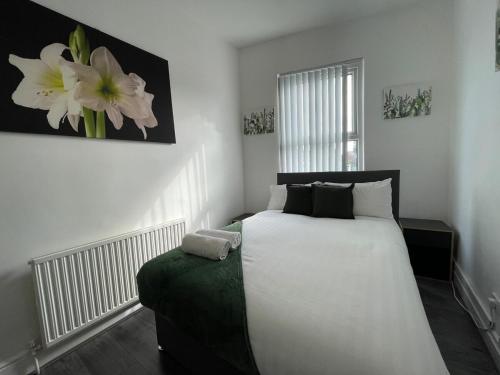 The LFC Red House - Spacious House With 5 Bedrooms, 2 Bathrooms, Street Parking And 1 Minute From The Stadium photo 16