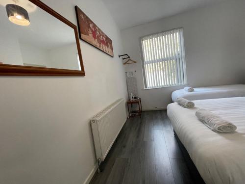 The LFC Red House - Spacious House With 5 Bedrooms, 2 Bathrooms, Street Parking And 1 Minute From The Stadium photo 23