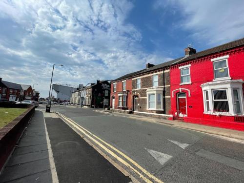 The LFC Red House - Spacious House With 5 Bedrooms, 2 Bathrooms, Street Parking And 1 Minute From The Stadium photo 7