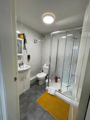 The LFC Red House - Spacious House With 5 Bedrooms, 2 Bathrooms, Street Parking And 1 Minute From The Stadium photo 30