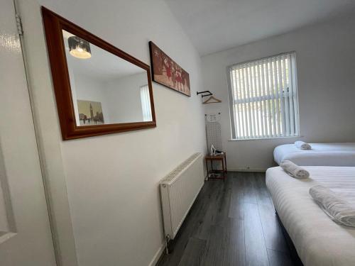 The LFC Red House - Spacious House With 5 Bedrooms, 2 Bathrooms, Street Parking And 1 Minute From The Stadium photo 32