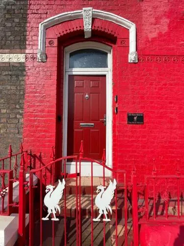 The LFC Red House - Spacious House With 5 Bedrooms, 2 Bathrooms, Street Parking And 1 Minute From The Stadium photo 1