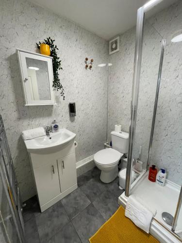 The LFC Red House - Spacious House With 5 Bedrooms, 2 Bathrooms, Street Parking And 1 Minute From The Stadium photo 43