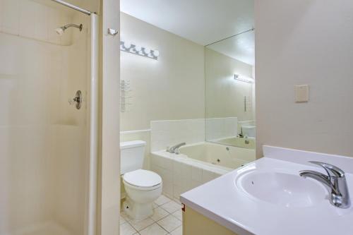 Ένα μπάνιο στο Pocono Mountain Villas by Exploria Resorts