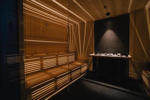 a sauna with wood paneling and a shelf with rocks at Laguna Beskidów Apartament Bosko z sauną i siłownią in Zarzecze